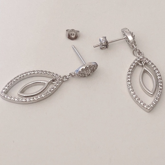 925 Silver oval cz dangling post earrings - Picture 4 of 6
